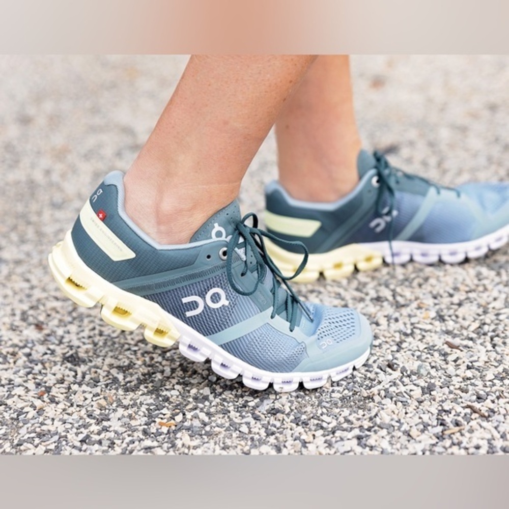 ON Running Women's Cloudflow Running Shoes